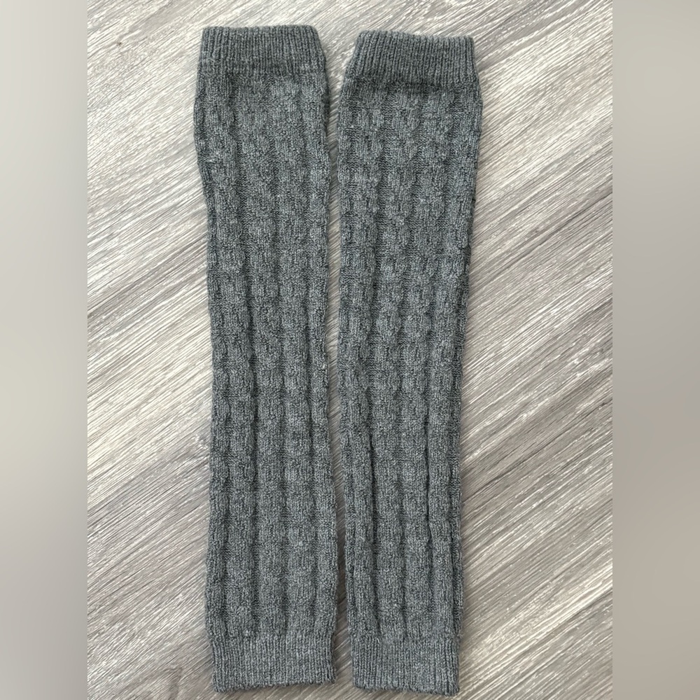 🧦 Grey Cable Knit Leg Warmers | Cozy Winter Layering | One Size - Picture 2 of 2